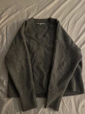 Zara stickad  - Säljer denna fina stickade från zara, sparsamt använd