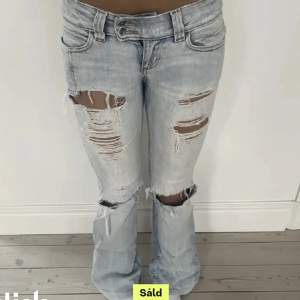 Jättesnygga jeans köpta här på Plick. Köpta för 700 men säljs för 400, kontakta för egna bilder❤️