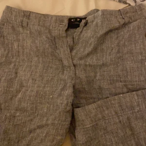 Lågmidjade kostymbyxor raka! - Suuperfina kostymbyxor köpta i göteborg på en secondhand! Har andra liknande så säljer dessa Innerben 81 midja rakt över 39 