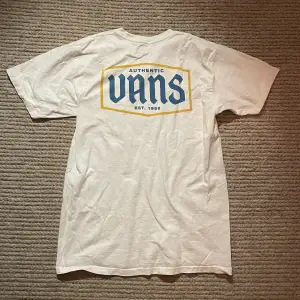 skön vans t shirt, några små fläckar, men de syns bara om man kollar nogrannt