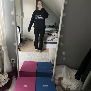 Sweatshirt  - Så mysig sweatshirt! Köpt på beyond retro 