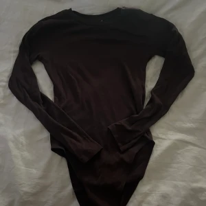 Brun body - Så söt men för liten för mig tyvärr. Sparsamt använd 