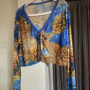 Leopard bolero - Bolero som knyts i midjan med leopradtryck 