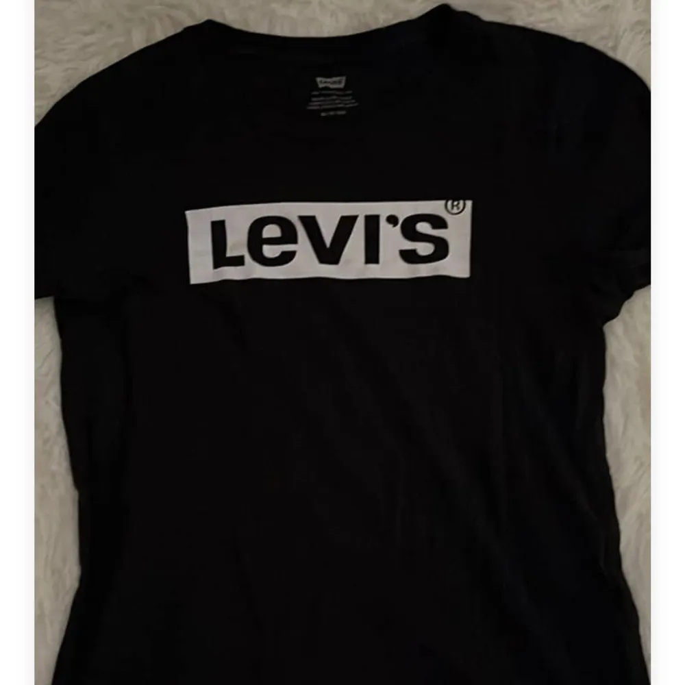 T-shirt från Levis. Storlek xs . T-shirts.