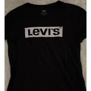 T-shirt från Levis  - T-shirt från Levis. Storlek xs 