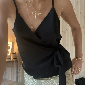 Topp - SUÅER snygg topp, säljer för jag har två lika dana❤️Köpt väldigt dyrt