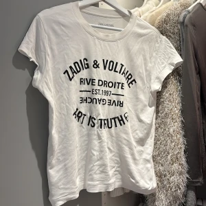 T-shirt -  Säljer denna stadig & Voltaire som tyvärr inte kommer till användning, köpt från Jackie nypris 1000