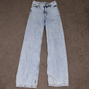 Ljusblåa jeans  - Använd några gånger, fint skick