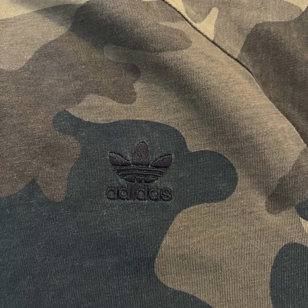 Adidas t-shirt . T-shirts.