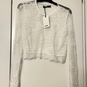 Spets top  - En spetstop köpt på bikbok i strl xs men lappen kvar, frakt tillkommer🫶🏼 nypris 249:- 