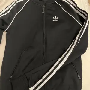 Helt oanvänd adidas tröja. 