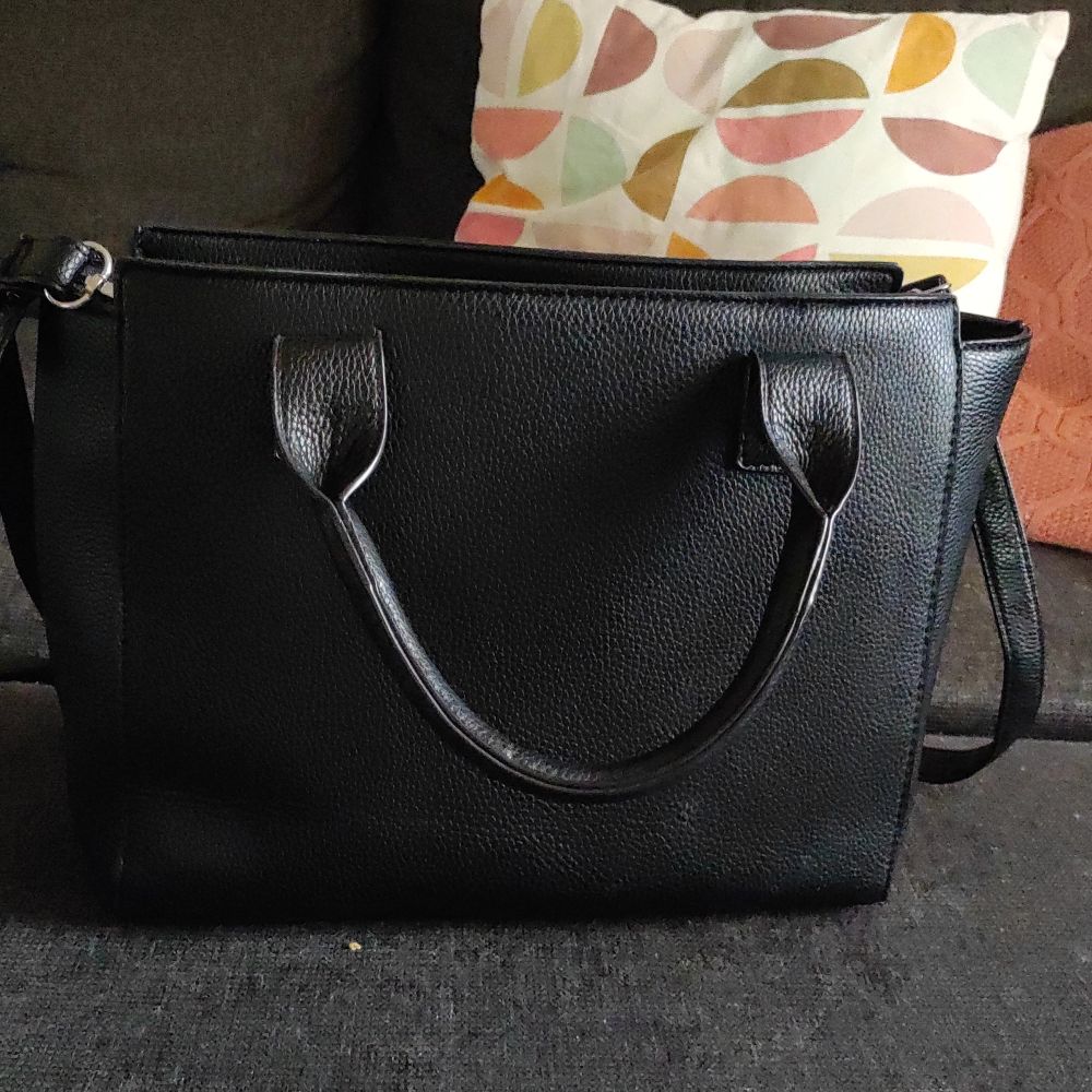 Svart Svart enkel handväska för kvinnor | Plick Second Hand