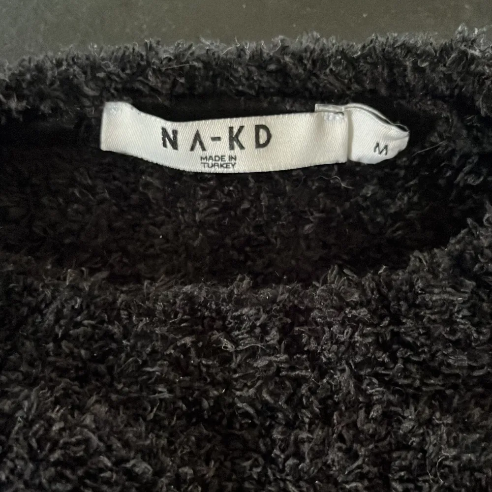 Väldigt varm och mysig tröja/topp från NaKd. Den är rätt kort. . Toppar.