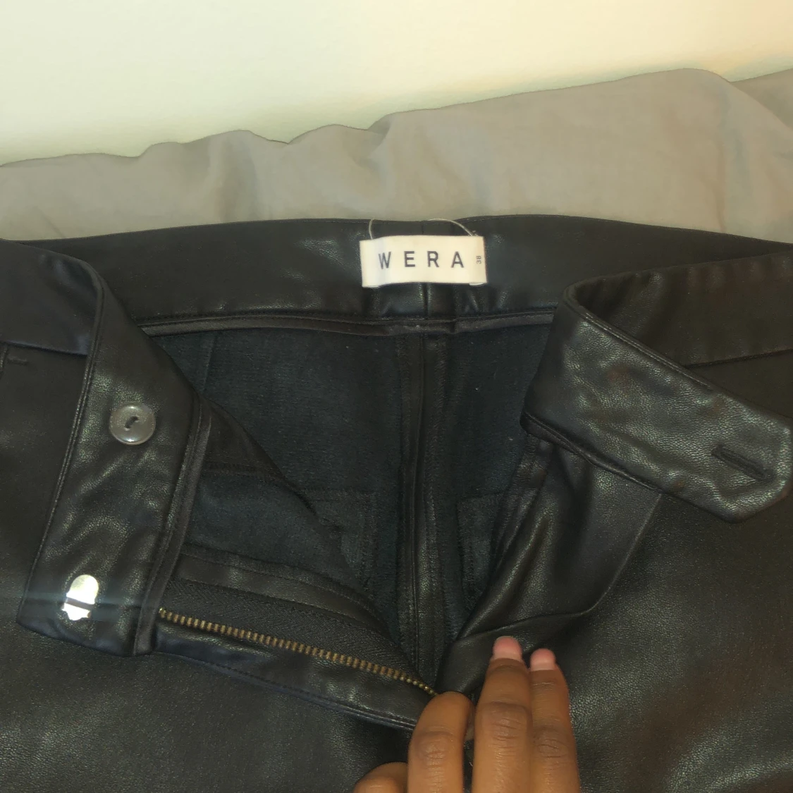 Utsvängda low weist läder byxor - 90