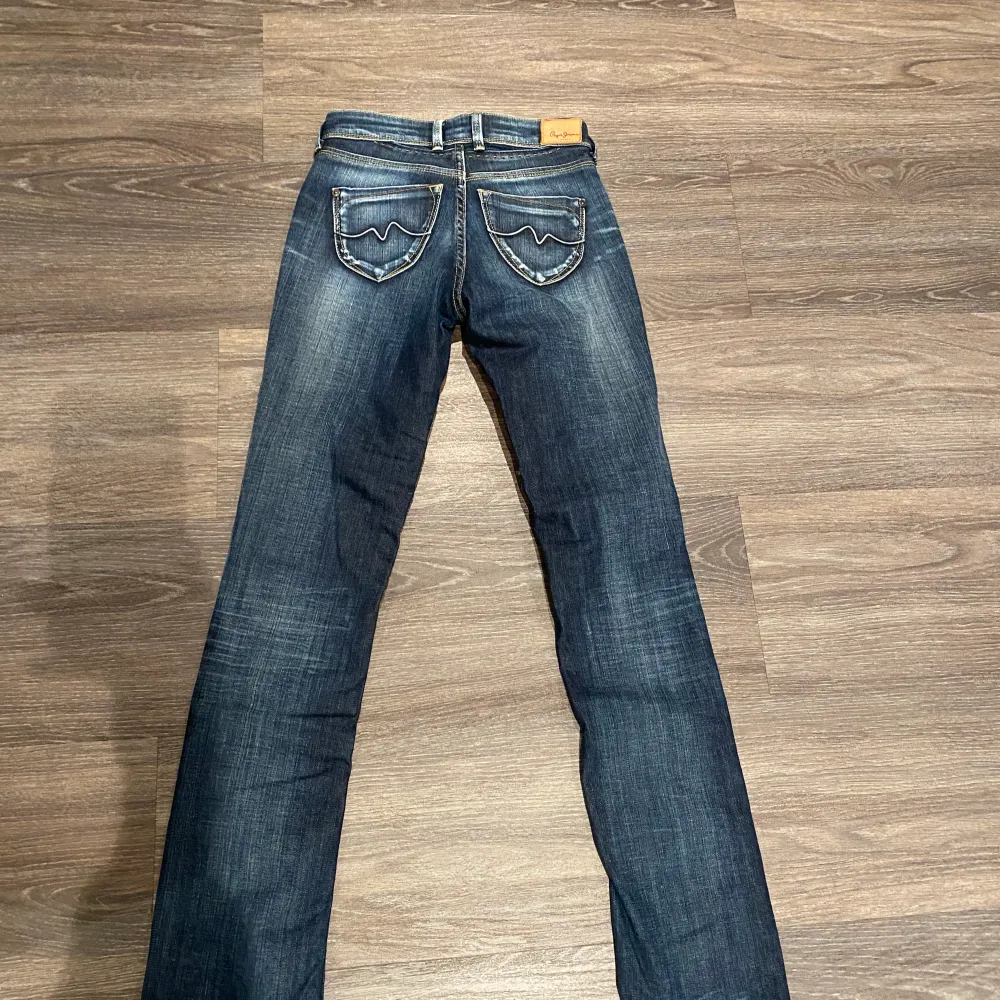 Säljer mina super fina jeans, waist 24, inseam 32!💕 Slut i alla storlekar på Zalando!💗. Jeans & Byxor.