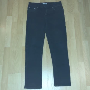 Solid jeans  - Använda i bra skic 