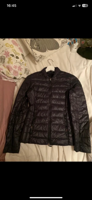 Armani jacka - Fina Armani jacka i nyskick. I storlek xs.