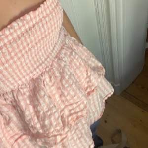 Jättegullig kjol från Kappahl som även funkar jättebra som topp!💓💓 strl 164 och passar mig som har strl S🙌🏻🙌🏻 pris kan diskuteras🙏🏼 TRYCK INTE KÖP NU