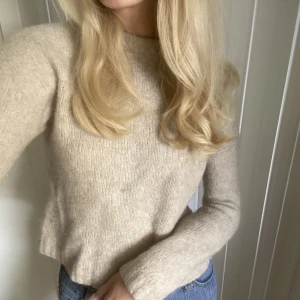 Stickad tröja - Super mysig tröja från Stenströms gjord på ull och alpaca mm❤️‍🔥Säljer då den är lite liten på mig, finns en fläck på tröjan som ksk går bort i tvätt därmed priset💞