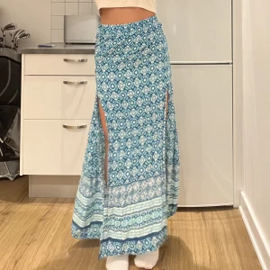 Bohemian kjol☀️ - Perfekt till stranden🌞luftig och skön, ganksa lång (jag är 170cm) 