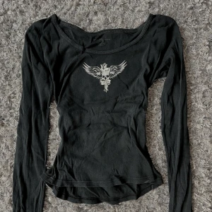 Brandy melville tröja  - Långärmad tröja från brandy, bra skick 🤍långa ärmar och skönt material! 