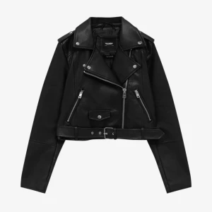 jacka i konstläder - snygg jacka i konstläder från pull&bear💕 tyvärr inte kommit till använding så i fint skick, storlek m⚡️nypris 399