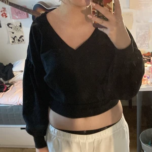 Långärmad tröja - Puffärmar Stor i storlek 