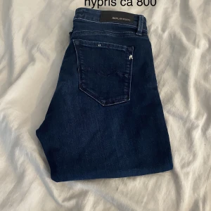 Replay  - Nya jeans från replay, modell luzien strl 28/32 Felköp men tog bort lapparna så kunde inte returnera