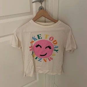 T-shirt  - En vanlig basic t-shirt med tryck