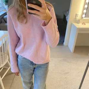 Rosa tröja! - Super fin, skön tröja. Rätt så använd, därav priset! Använder inte längre.