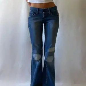Vintage Levi’s patchwork jeans i modellen ”Marissa”. De är i perfekt skick men säljer dessa fina jeans pga att de inte passar. För fler frågor är det bara att skriva privat💘💞 Köpare står för frakt🙌🏼🙌🏼