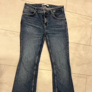 Lågmidjade jeans - Snygga lågmidjade jeans säljer då de inte är min strl och får ingen användning av de.