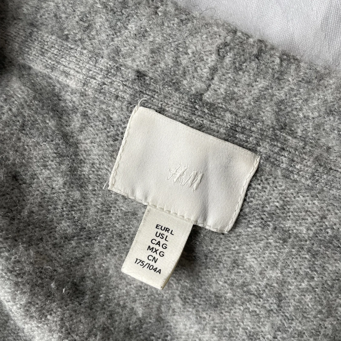 Grå stickad tröja - 90