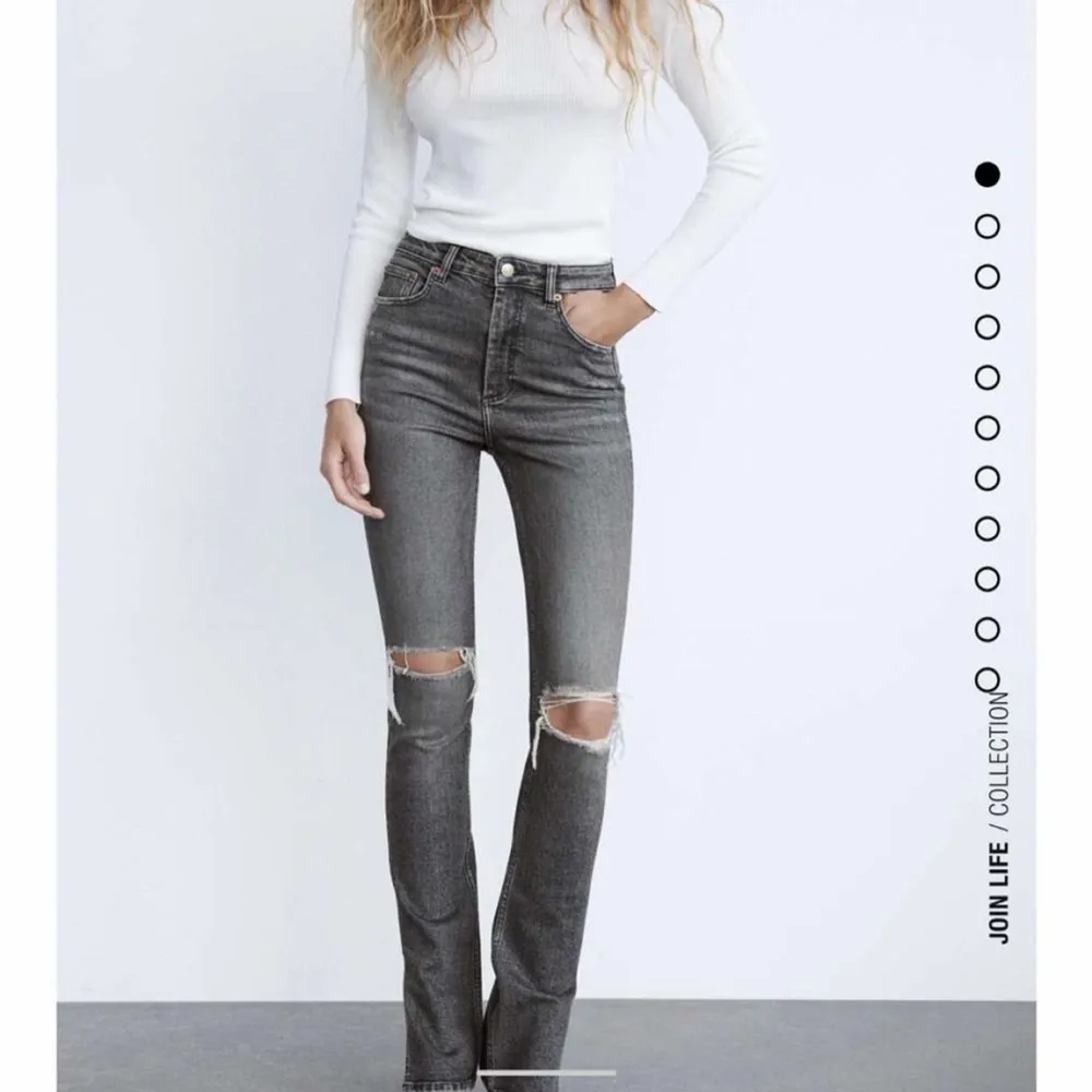 Säljer mina gråa zara jeans med hål, skriv för bild elr för frågor!💗. Jeans & Byxor.