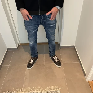 Replay jeans - Säljer dessa replay jeans då jag inte använder dem, byxorna är i fint skick. Modellen heter anbass 