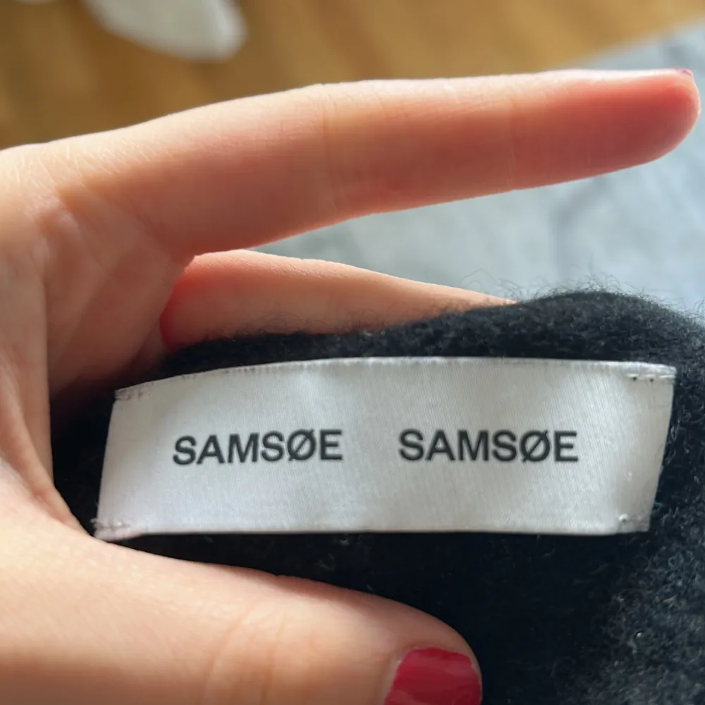 Säljer min favorittröja från Samsø Samsø. Tröjan är köpt på NK förra hösten för 1200kr. Säljer tröjan för 600 då tröjan är en aning nopprig vid armarna. Tröjan är i gott skick🩷🩷. Tröjor & Koftor.