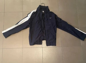 Nike jacka - Blå Nike Jacka köpt i USA