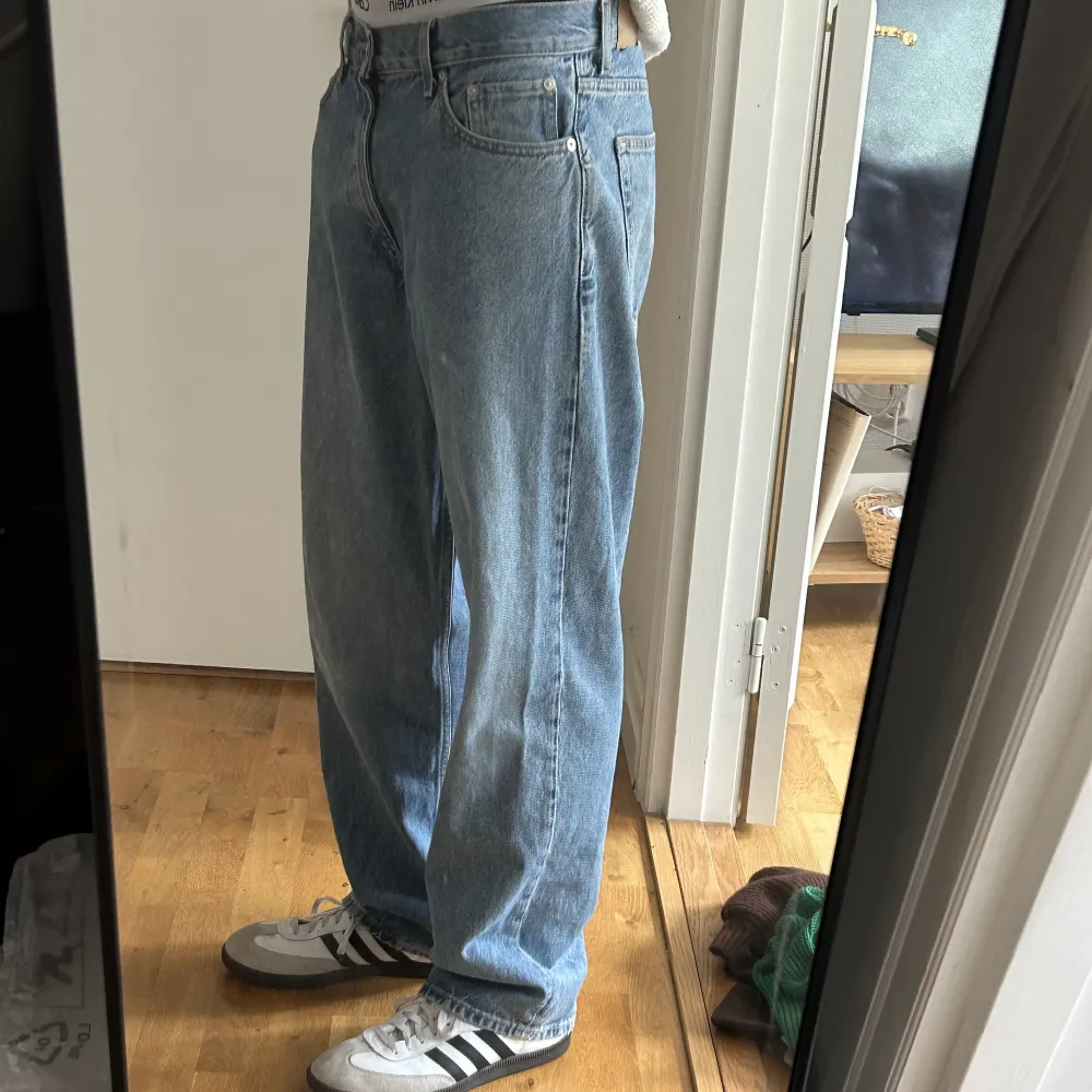 Snygga weekday galaxy jeans.. Jeans & Byxor.