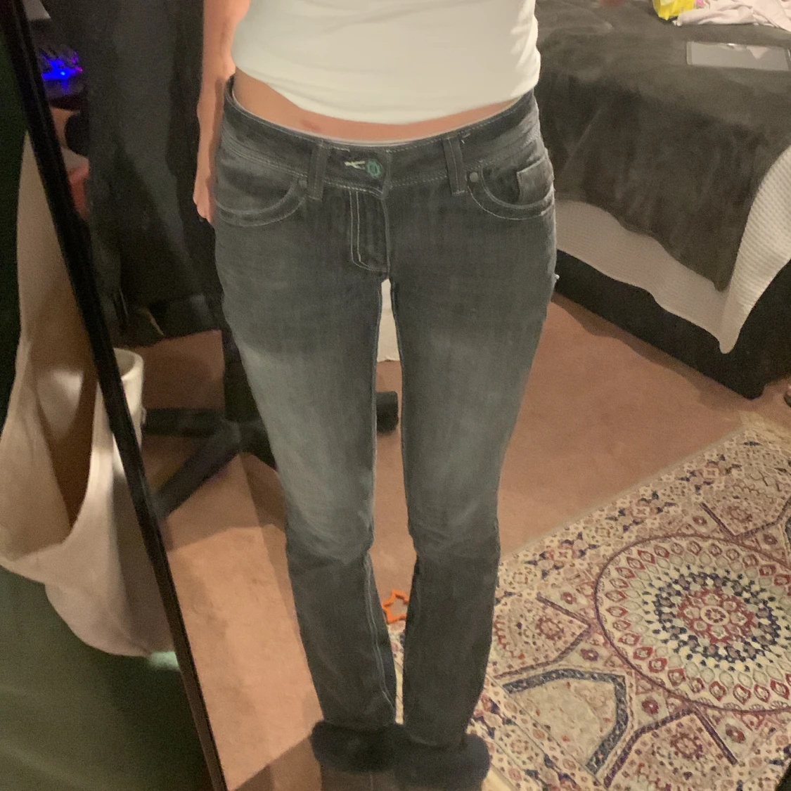 Gråa låg midjade jeans