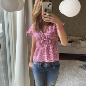 Topp - superfin topp som är köpt i Italien 💕💕 aldrig använd, lappen är kvar☺️