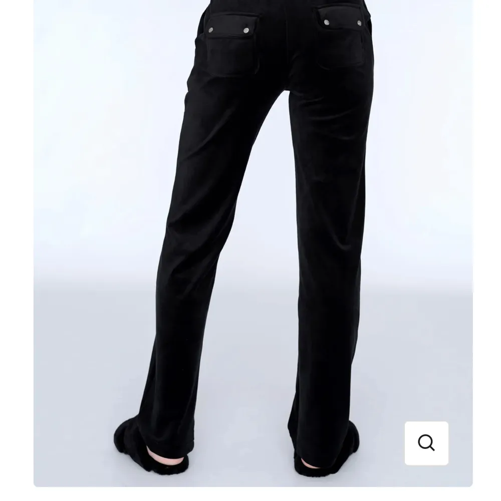 Ett par juicy byxor i färgen svart i storlek xs, inga fel på dom, säljer pga att jag inte använder dom . Jeans & Byxor.