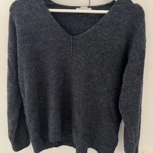Stickad tröja - Stickadtröja från H&m, säljs inte längre 💓
