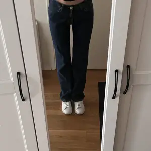 mid/low waist straight jeans 💕