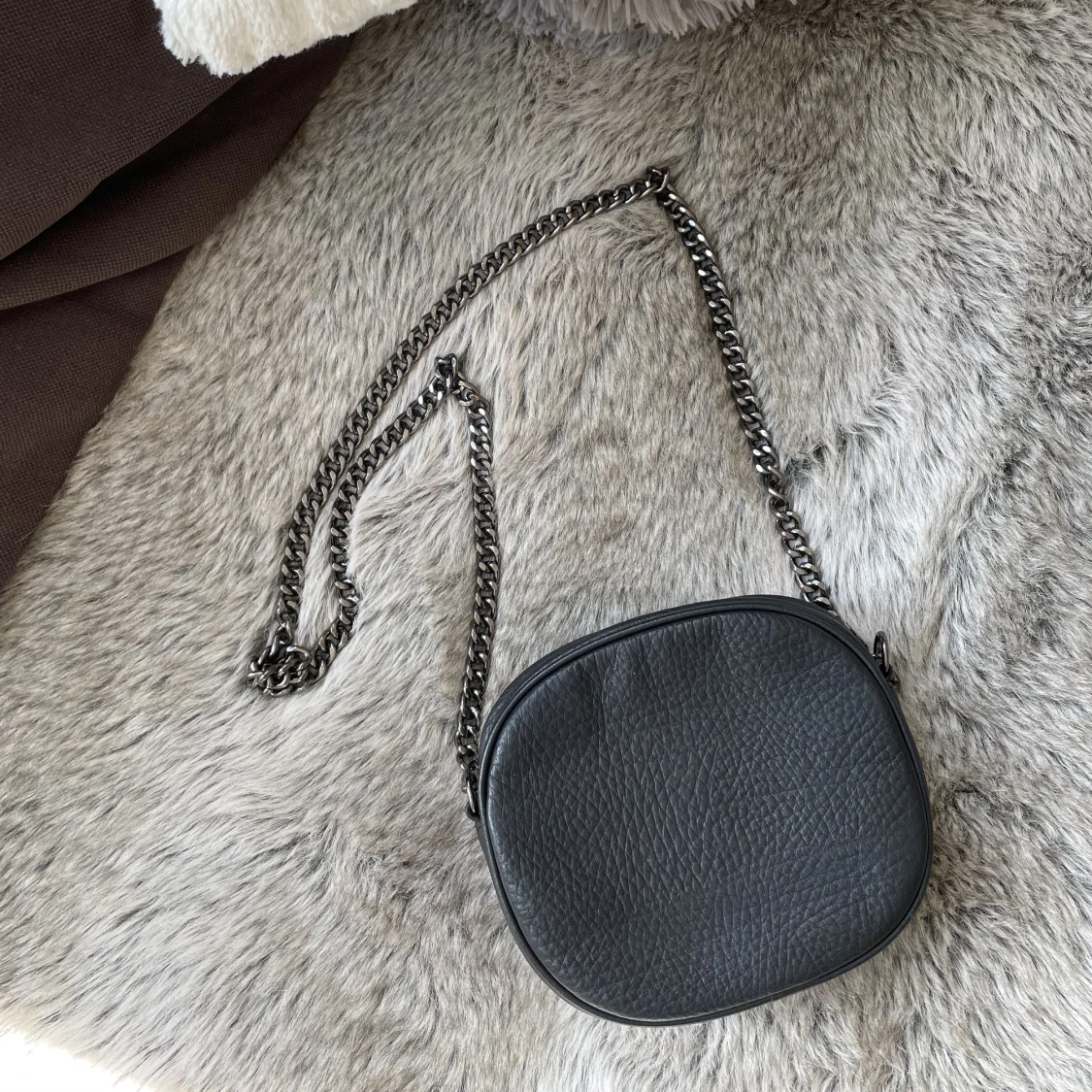 Oanvänd svart väska - 90