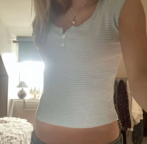 Söt topp 💗 - Säljer denna jätte söta toppen! ❤️ Säljes pga jag tycker den inte passar mig. ❤️ 