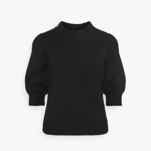 Tröja - Säljer denna stickade tröjan från Zalando!! Den är superfin och passar verkligen till allt!🩷🩷🩷 hör av er vid fler frågor🩷