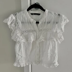 Zara blus - Kortärmad blus från zara, bra skick!