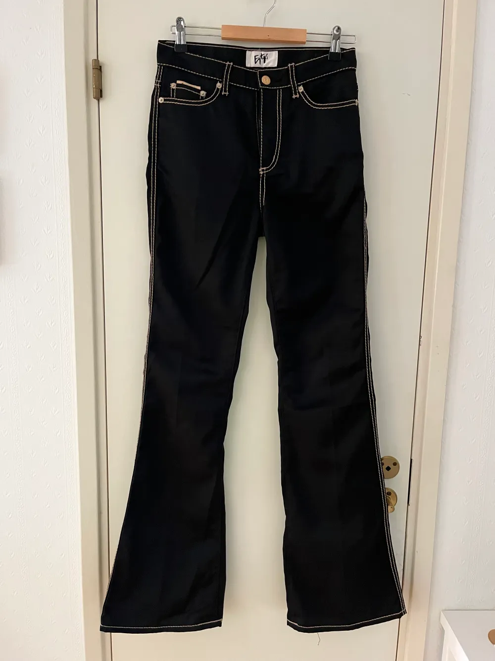 Eytys Oregon Cali svarta jeans i storlek 25. Jeans & Byxor.