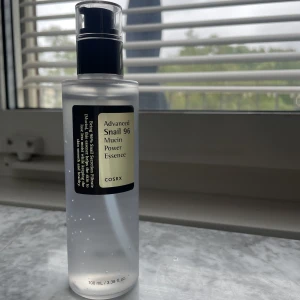 Snail mucin essence  - Endast testad, och passar inte min hy, därav säljer jag den. Helt ny! 