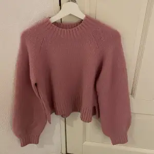 En rosa stickad tröja från GinaTricot. 💗💓Pris kan diskuteras. 